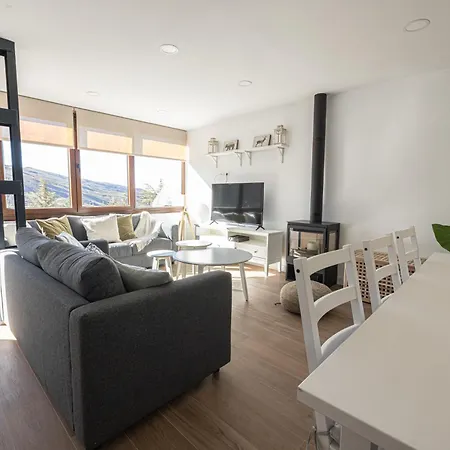 Holidays. Rosebud. 3 & Parking. 8 Personas * Sierra Nevada