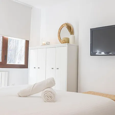 Apartment Holidays. Rosebud. 3 & Parking. 8 Personas Sierra Nevada