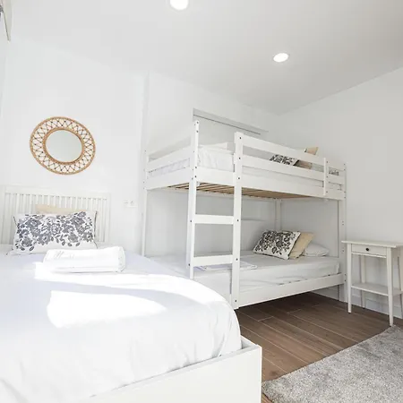 Holidays. Rosebud. 3 & Parking. 8 Personas *