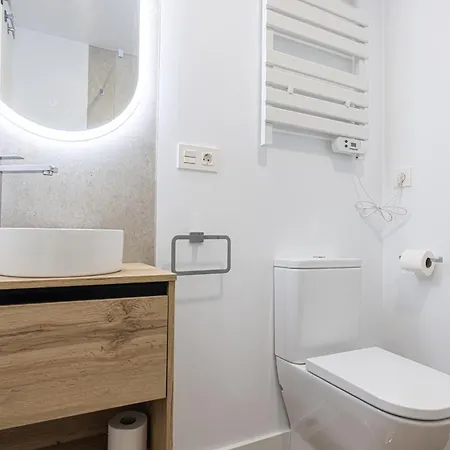 Holidays. Rosebud. 3 & Parking. 8 Personas