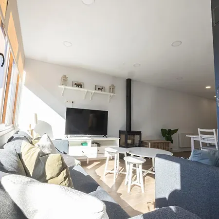 Holidays. Rosebud. 3 & Parking. 8 Personas *