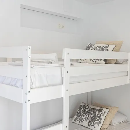 Holidays. Rosebud. 3 & Parking. 8 Personas *