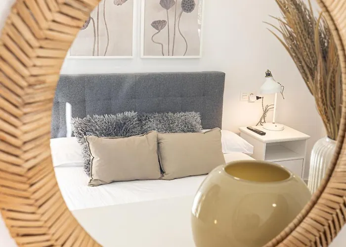 Holidays. Rosebud. 3 & Parking. 8 Personas 시에라네바다