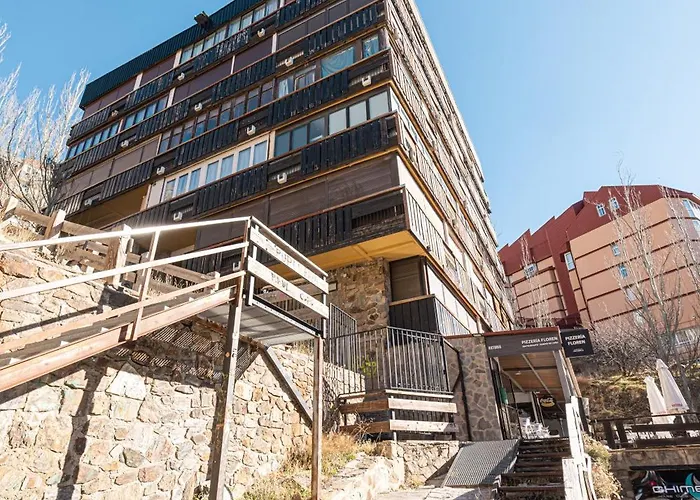 Holidays. Rosebud. 3 & Parking. 8 Personas 아파트 시에라네바다