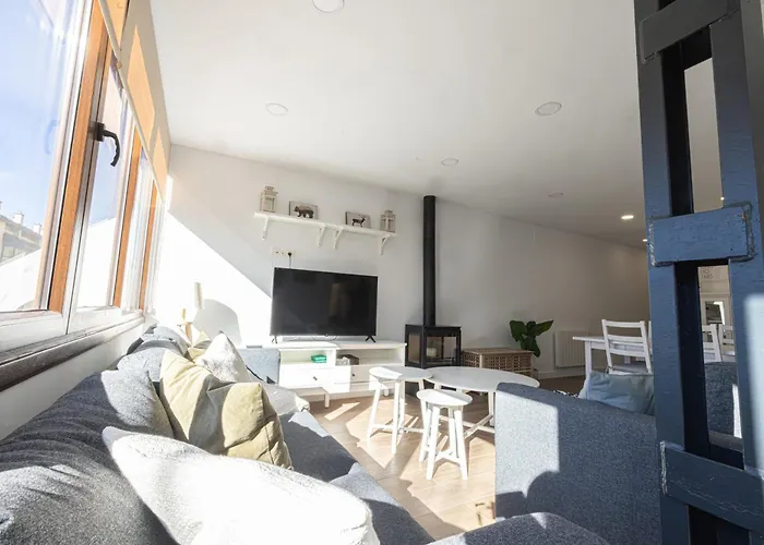 Holidays. Rosebud. 3 & Parking. 8 Personas *